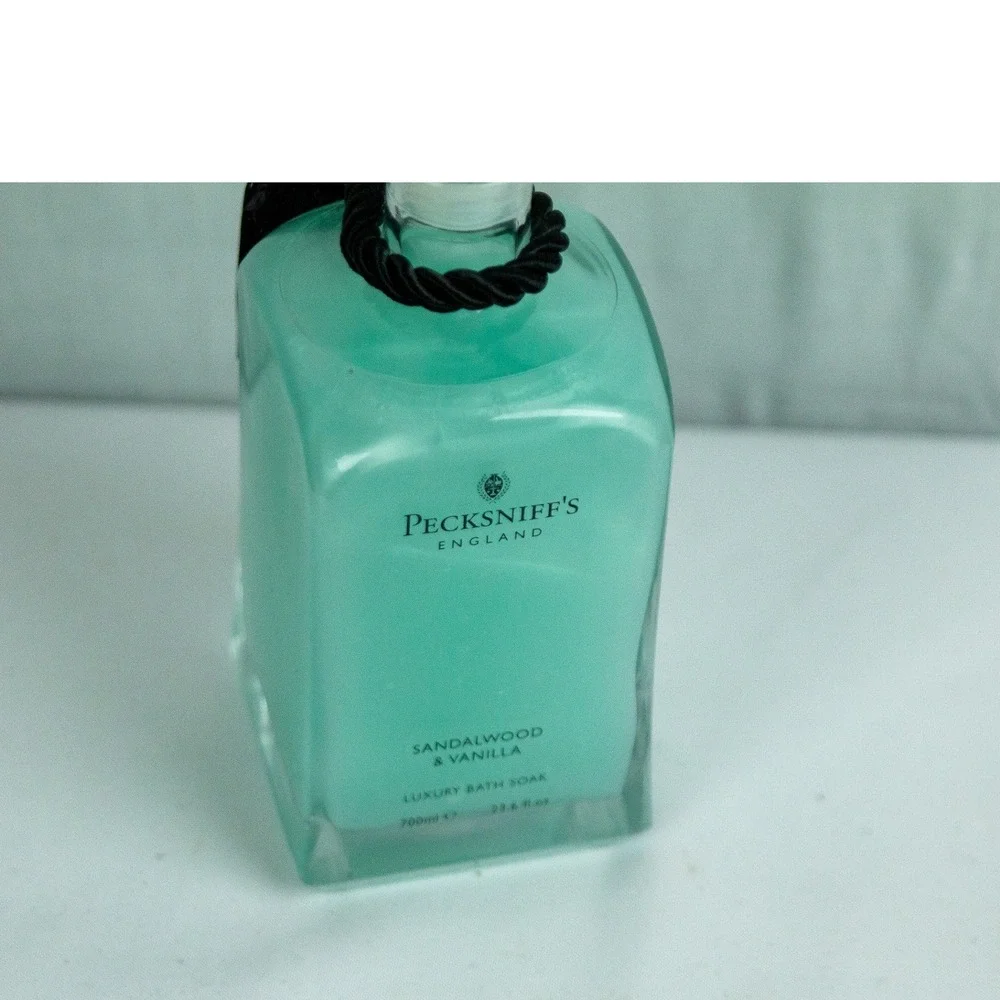 Pecksniff's England Sandalwood & Vanilla Luxury Bath Soak 23.6 oz Glass Decanter